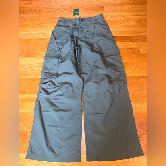 HALARA Pants - Halara Cargo Pants NWT Medium Wide Leg Green Nylon Travel Casual